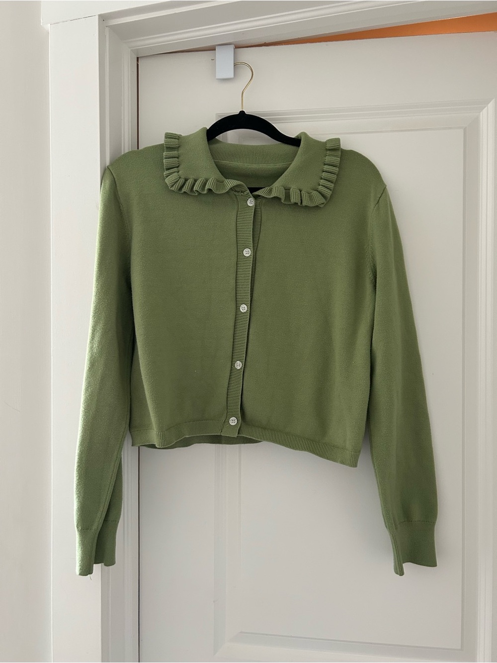 Women’s Green Ruffle Collar Button-Down Sweater Cardigan